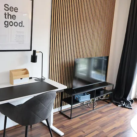 Schoenes Mit Balkon Apartment *